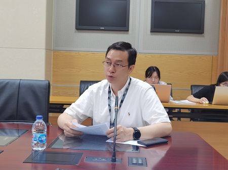 1625705434839085678.jpg 系主任王学武老师在讲党课.jpg