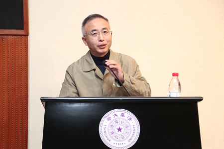 1602838108974007890.jpg 总监票人李君利主持选举工作.jpg
